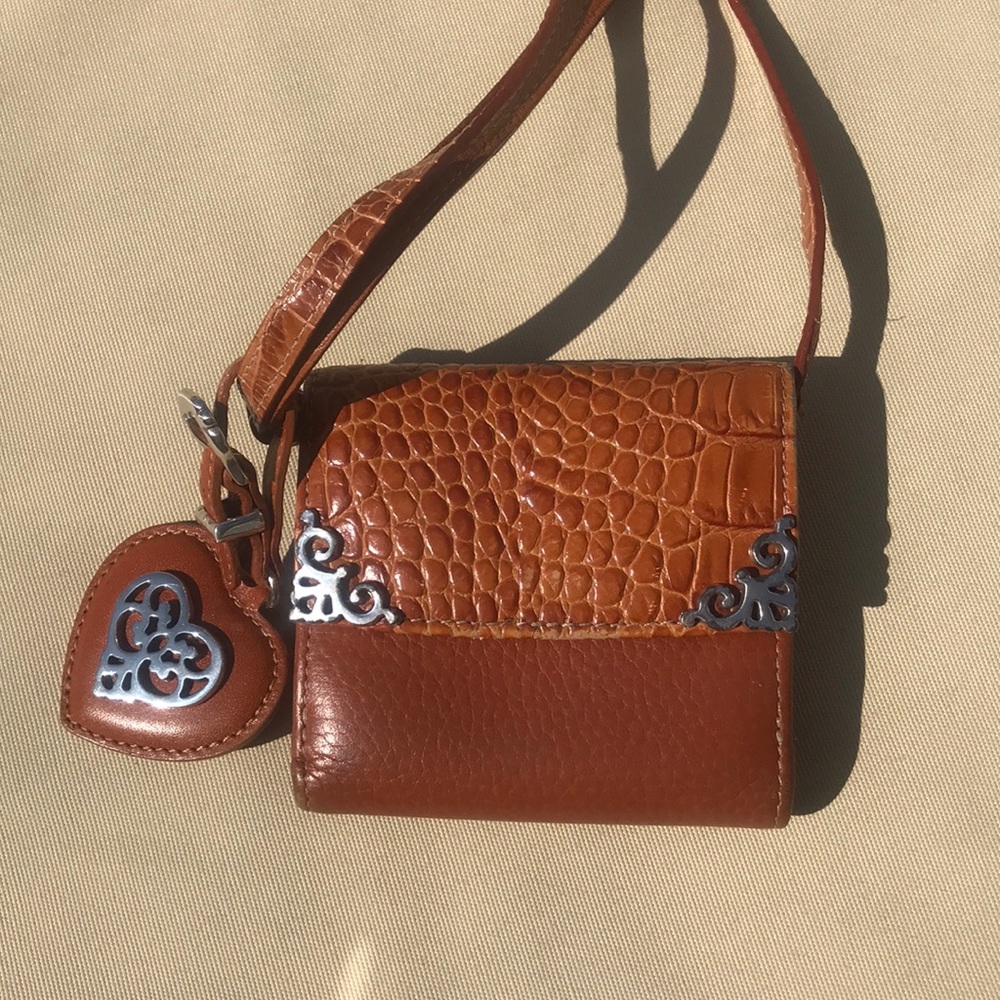 Brighton cross body wallet with heart mirror